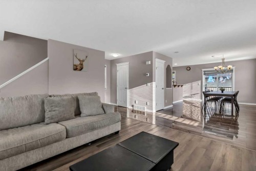 178 Evansmeade Common Nw, Calgary, AB - Indoor Photo Showing Living Room