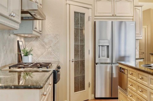 55 Billy Haynes Trail, Okotoks, AB - Indoor Photo Showing Kitchen