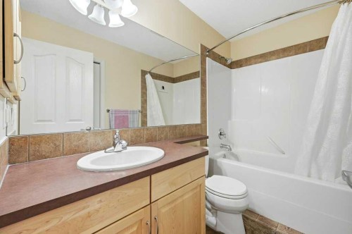 101 Panamount Manor Nw, Calgary, AB - Indoor Photo Showing Bathroom