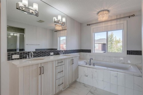 427 Canals Boulevard Sw, Airdrie, AB - Indoor Photo Showing Bathroom