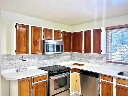 2326 19 Avenue, Bowden, AB - Indoor Photo Showing Kitchen
