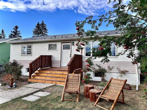 2326 19 Avenue, Bowden, AB - Outdoor With Deck Patio Veranda