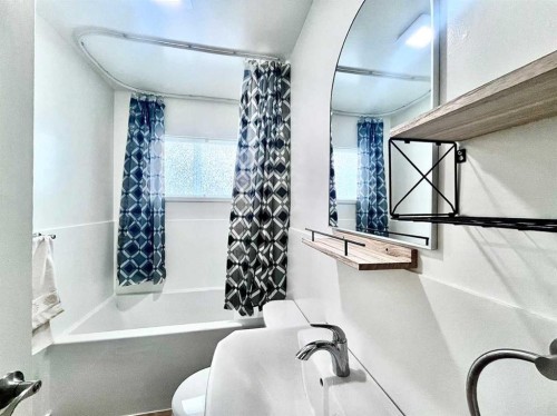 2326 19 Avenue, Bowden, AB - Indoor