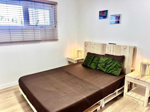 2326 19 Avenue, Bowden, AB - Indoor Photo Showing Bedroom