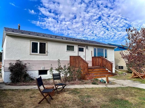 2326 19 Avenue, Bowden, AB - Outdoor