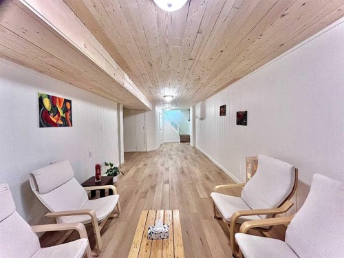 2326 19 Avenue, Bowden, AB - Indoor Photo Showing Other Room