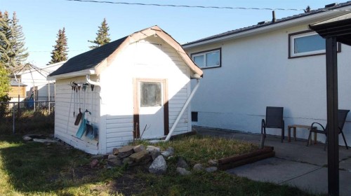 2326 19 Avenue, Bowden, AB - Outdoor With Exterior