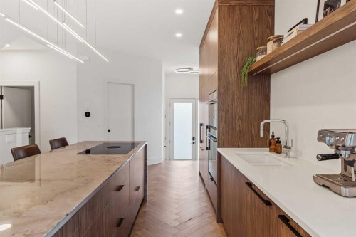 514 19 Street Nw, Calgary, AB - Indoor Photo Showing Kitchen