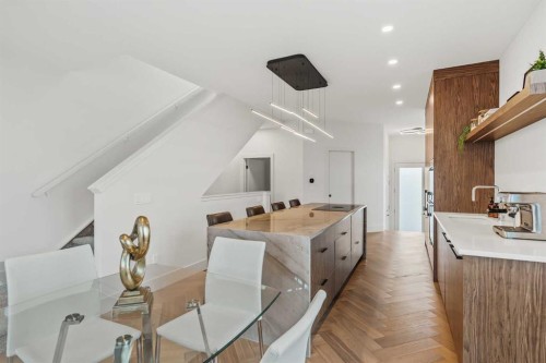 514 19 Street Nw, Calgary, AB - Indoor