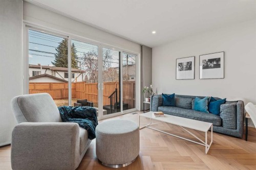 514 19 Street Nw, Calgary, AB - Indoor Photo Showing Living Room