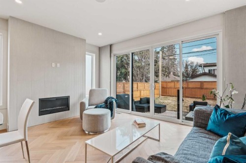 514 19 Street Nw, Calgary, AB - Indoor Photo Showing Living Room With Fireplace