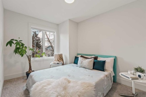 514 19 Street Nw, Calgary, AB - Indoor Photo Showing Bedroom