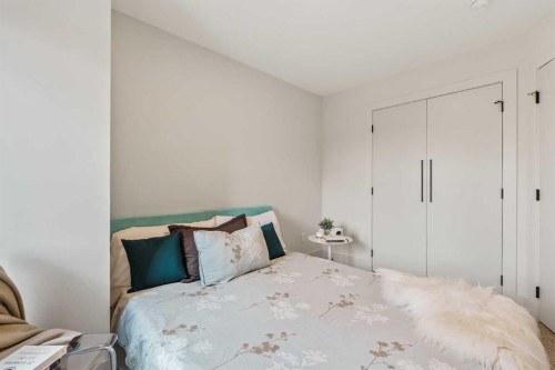 514 19 Street Nw, Calgary, AB - Indoor Photo Showing Bedroom