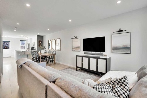 128 Cranbrook Square Se, Calgary, AB - Indoor Photo Showing Living Room