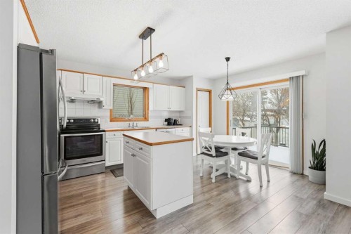 12 Citadel Close Nw, Calgary, AB - Indoor Photo Showing Kitchen