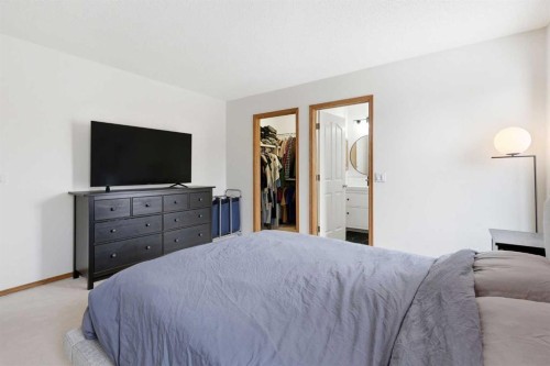 12 Citadel Close Nw, Calgary, AB - Indoor Photo Showing Bedroom