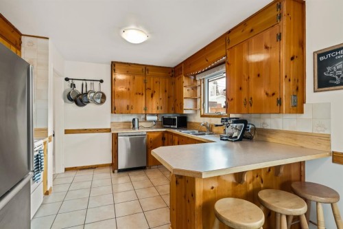 20 Calandar Road Nw, Calgary, AB - Indoor Photo Showing Kitchen With Double Sink