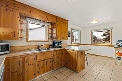 20 Calandar Road Nw, Calgary, AB - Indoor Photo Showing Kitchen With Double Sink