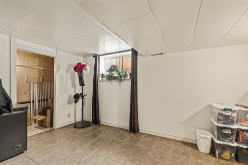 20 Calandar Road Nw, Calgary, AB - Indoor Photo Showing Other Room
