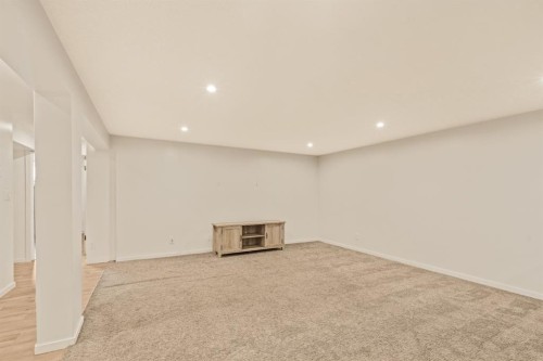 20 Calandar Road Nw, Calgary, AB - Indoor Photo Showing Other Room