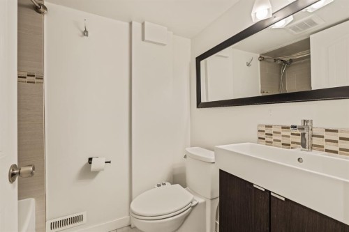 20 Calandar Road Nw, Calgary, AB - Indoor Photo Showing Bathroom