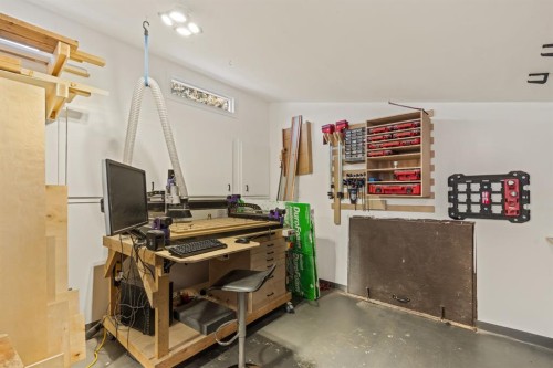 20 Calandar Road Nw, Calgary, AB - Indoor Photo Showing Other Room