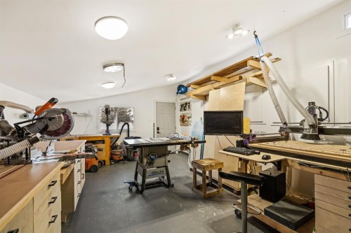 20 Calandar Road Nw, Calgary, AB - Indoor Photo Showing Other Room