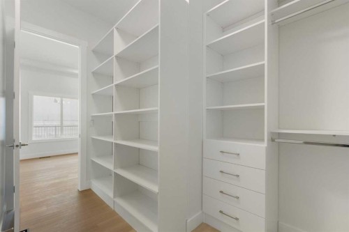 376 Muirfield Crescent, Lyalta, AB - Indoor With Storage