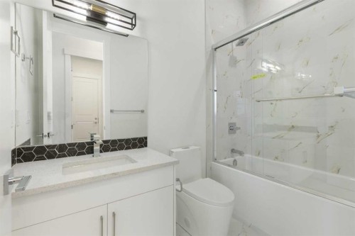 376 Muirfield Crescent, Lyalta, AB - Indoor Photo Showing Bathroom