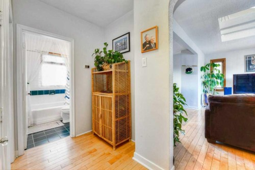 3815 Parkhill Place Sw, Calgary, AB - Indoor Photo Showing Other Room