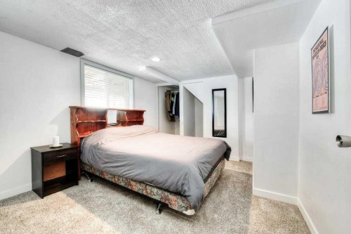 3815 Parkhill Place Sw, Calgary, AB - Indoor Photo Showing Bedroom