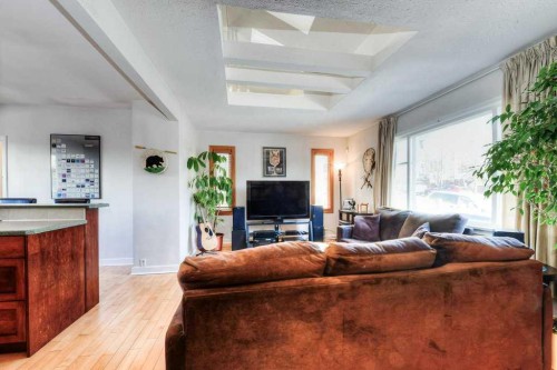 3815 Parkhill Place Sw, Calgary, AB - Indoor Photo Showing Living Room