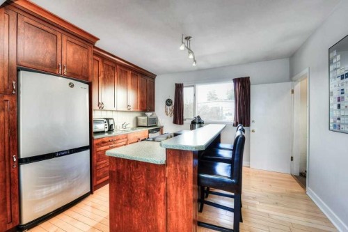 3815 Parkhill Place Sw, Calgary, AB - Indoor Photo Showing Kitchen