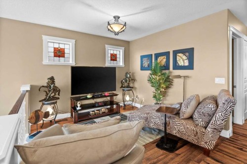 935 Bayside Drive Sw, Airdrie, AB - Indoor Photo Showing Living Room