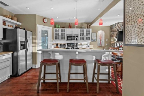 935 Bayside Drive Sw, Airdrie, AB - Indoor Photo Showing Kitchen