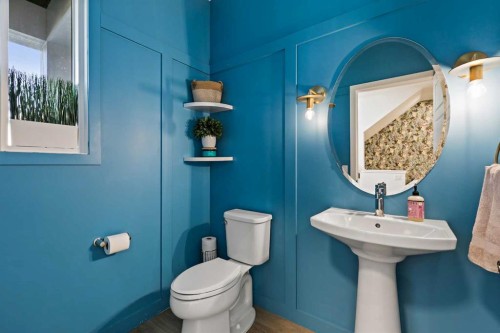 22 Wolf Creek Manor Se, Calgary, AB - Indoor Photo Showing Bathroom