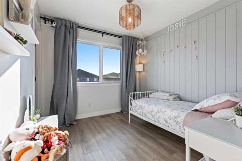 22 Wolf Creek Manor Se, Calgary, AB - Indoor Photo Showing Bedroom
