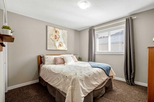 372 Evanspark Circle Nw, Calgary, AB - Indoor Photo Showing Bedroom