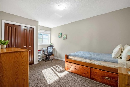 372 Evanspark Circle Nw, Calgary, AB - Indoor Photo Showing Bedroom