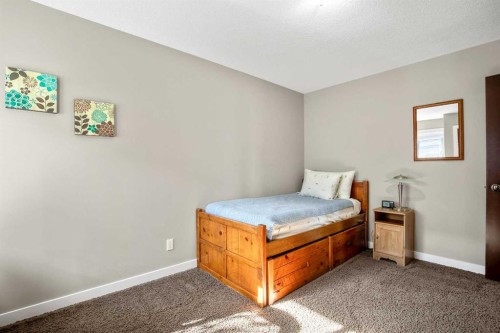 372 Evanspark Circle Nw, Calgary, AB - Indoor Photo Showing Bedroom