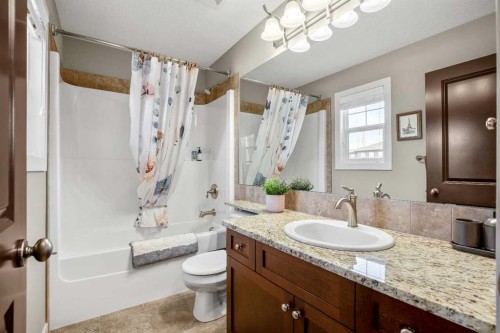 372 Evanspark Circle Nw, Calgary, AB - Indoor Photo Showing Bathroom