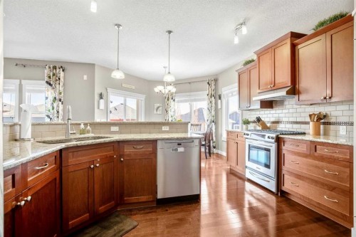 372 Evanspark Circle Nw, Calgary, AB - Indoor Photo Showing Kitchen