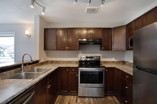 322 17 Street East, Brooks, AB - Indoor Photo Showing Kitchen With Double Sink