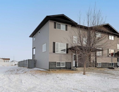 322 17 Street East, Brooks, AB - Outdoor With Exterior