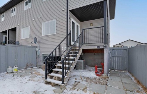 322 17 Street East, Brooks, AB - Outdoor With Exterior