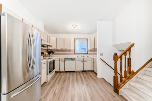 20 Cedardale Hill Sw, Calgary, AB - Indoor Photo Showing Kitchen