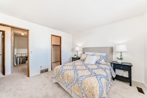 20 Cedardale Hill Sw, Calgary, AB - Indoor Photo Showing Bedroom