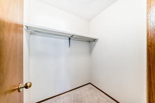 20 Cedardale Hill Sw, Calgary, AB - Indoor Photo Showing Other Room