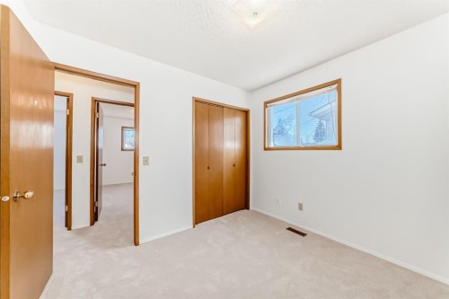 20 Cedardale Hill Sw, Calgary, AB - Indoor Photo Showing Other Room