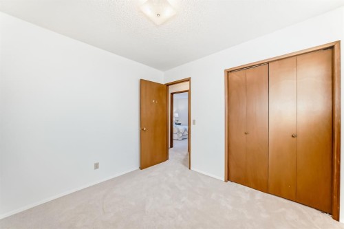 20 Cedardale Hill Sw, Calgary, AB - Indoor Photo Showing Other Room